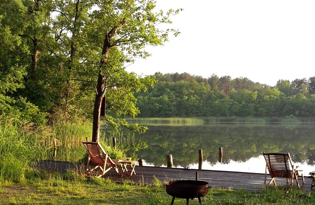 Right on the lake - plenty of space for family & friends, modern, terrace, boat rental