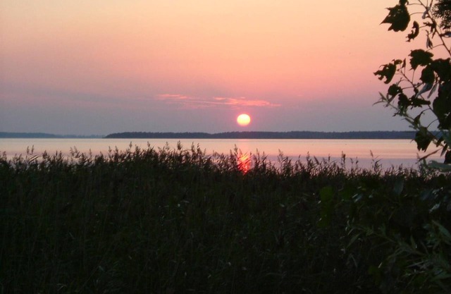 Right on the bay. Close to the beach. For 6 people