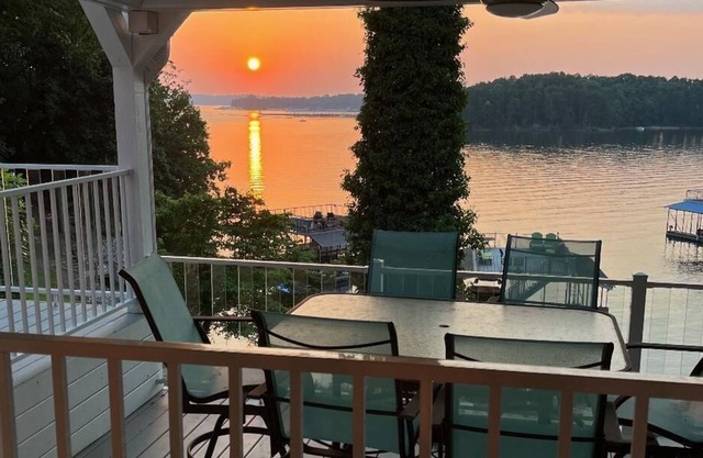 Right on the lake. Private Boat Dock