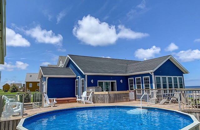 Rig’s Ladder – Luxury oceanfront, Pool, Hot-tub, Beautiful Beach, AC