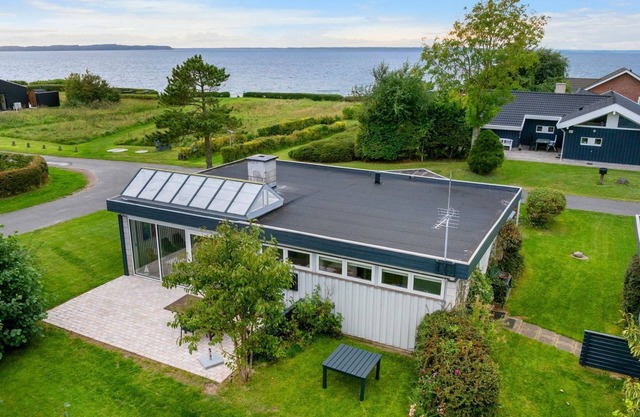 "Rikkart" - 100m from the sea by Interhome