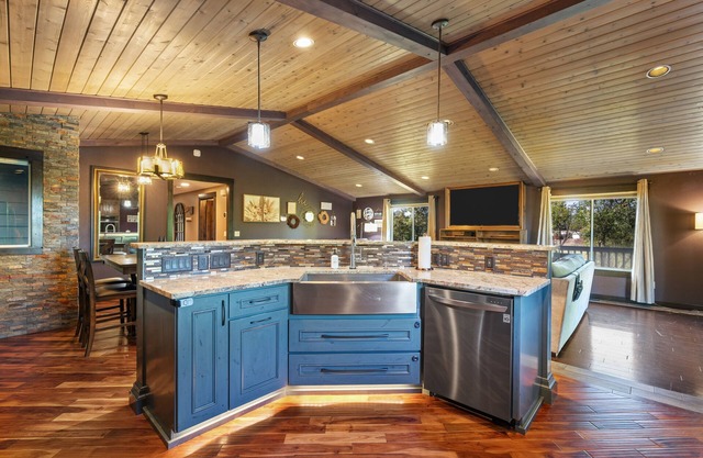 Riley Ranch, Mountain Views & Hot Tub