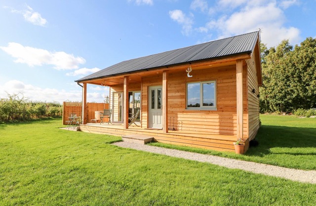 RISING SUN, romantic, character holiday cottage in Kirkbymoorside