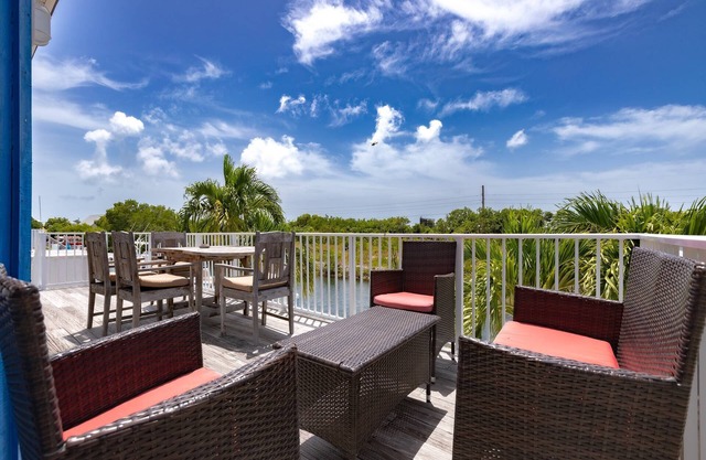 Rising Sun: Unique, Round Canal Home on Big Pine Key, Offering Dock & Dog-Friendly Accommodations!