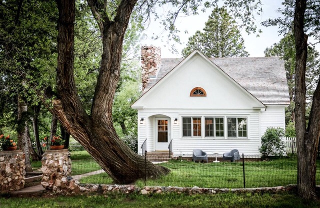 Rist Canyon Inn Historic Farmhouse and Cottage