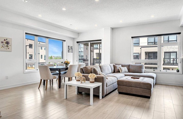 Ritzy 3BR Home with Balcony Near Burlington Pier
