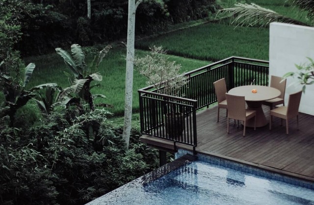 River 6 BR Private Pool - Suitable for Family & inclusive Breakfast.