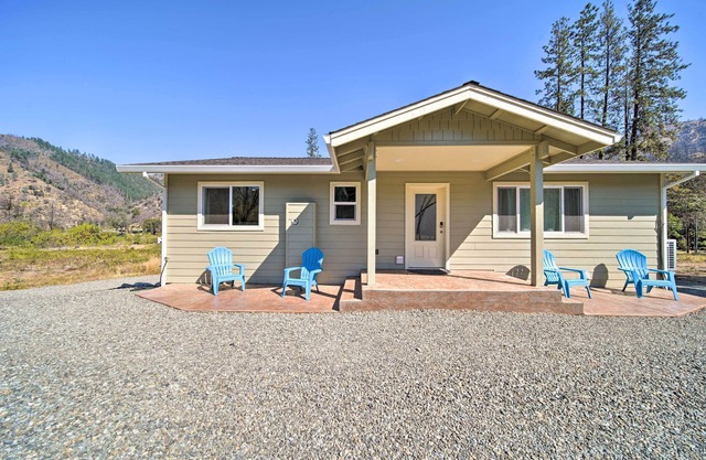 River Acres Retreat w/Grill & River Access!