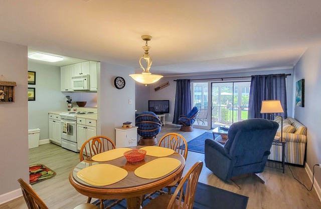 River Bend Resort - Pool/River View 1BR #A102