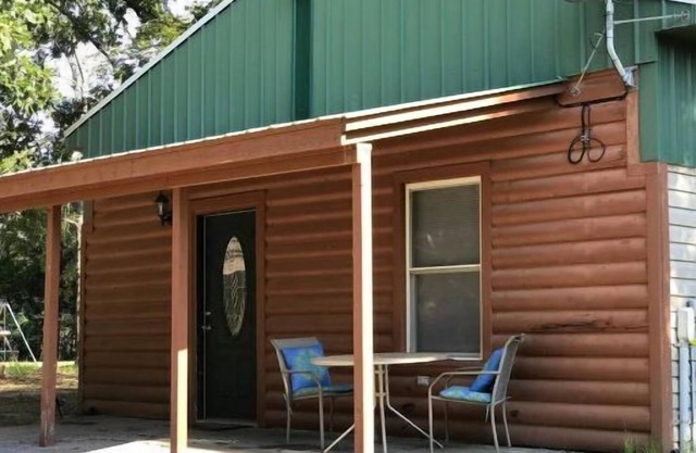 River Chase Cozy Get-Away Cottage