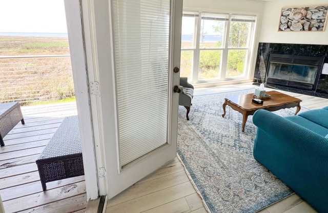 River Cruise - by Salty Sweet Retreats Waterfront Condo on Neuse River