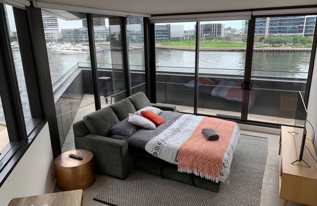 River Delight: Free Parking, Gym