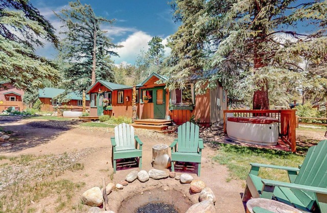 River Front Cabin With Private Hot Tub