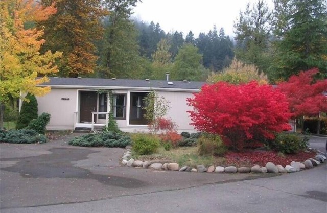 River Front Cottage on the Middle Fork of the Willamette River