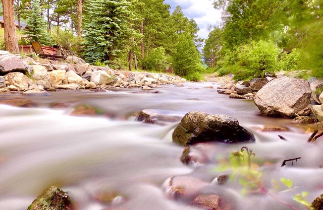 River Front Cozy Condo near RMNP