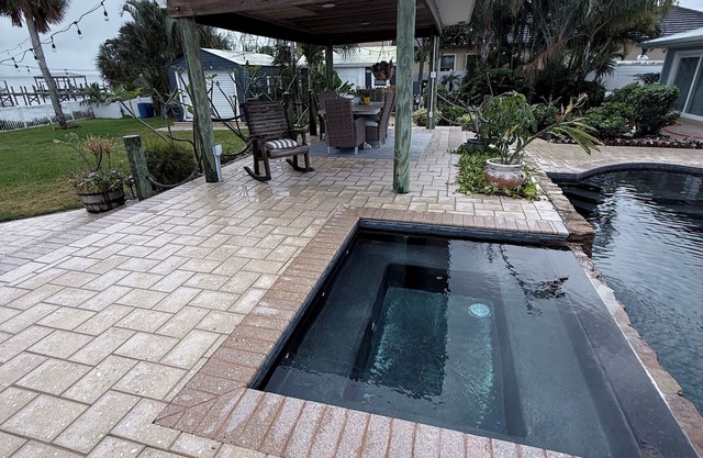 River front Cozy studio with WiFi and AC in enjoyable Melbourne with pool/hottub