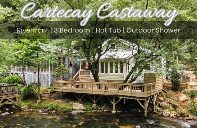 River front,hot tub,outdoor shower,bunk room!