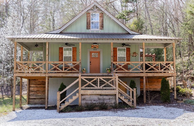 River Front Mountain Cabin, Firepit, Front Porch