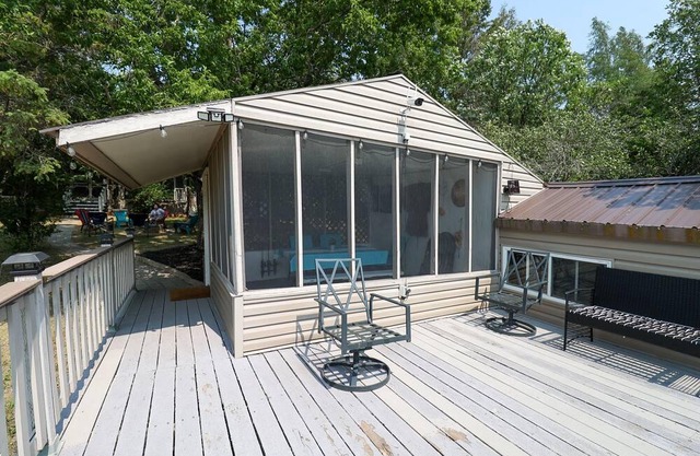 River front vacation home with outdoor hot tub & Karaoke