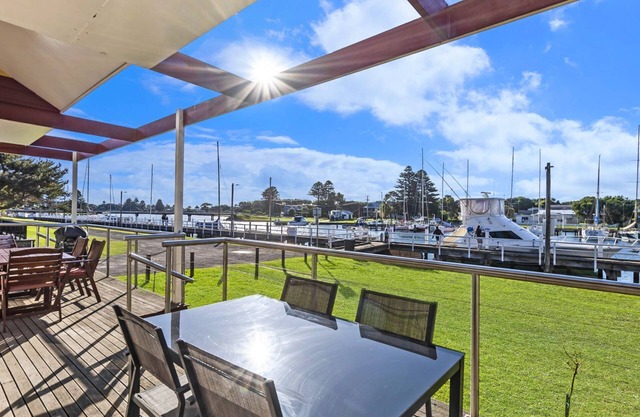 River frontage Port Fairy living