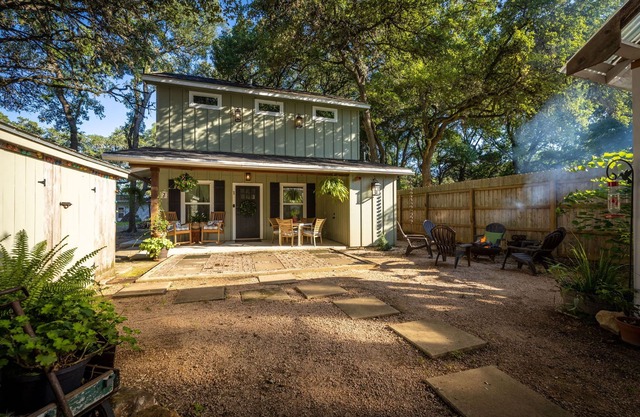 River Haven Guest House w/Hot Tub by Gruene!