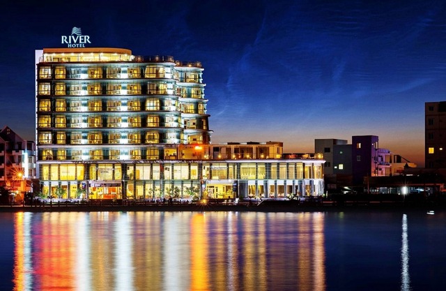 River Hotel
