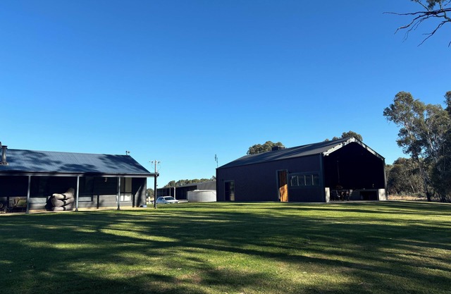 River lodge private retreat.nMurray River at your Doorstep 25min from Echuca .