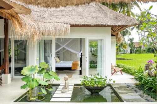 River moon villa