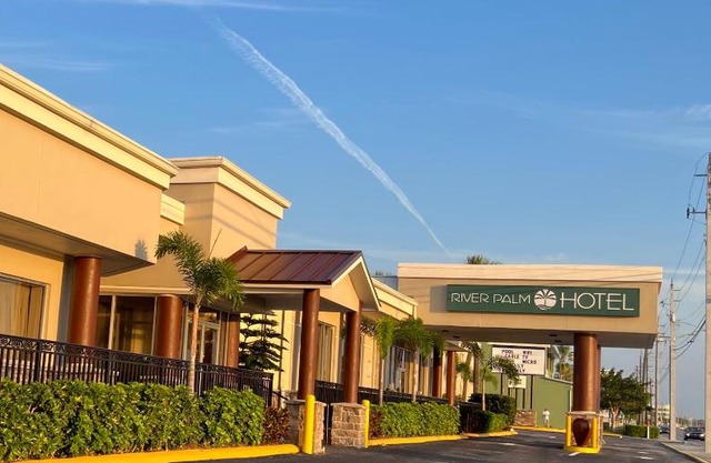 River Palm Hotel