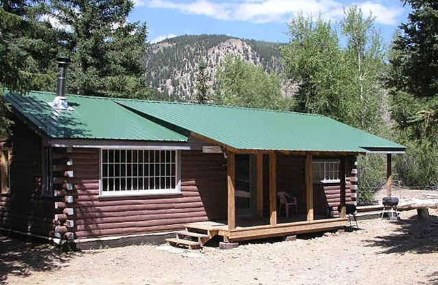 River Ranch Log home 3 BR 2 bath on the river porches ATV drive-in/out