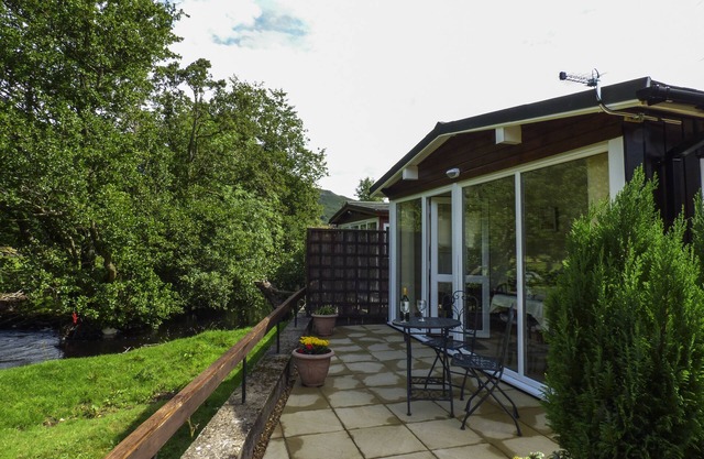 RIVER'S NOOK, pet friendly, with a garden in Llangynog