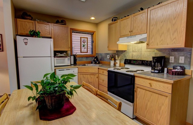 River Stone Resorts & Bear Paw Suites