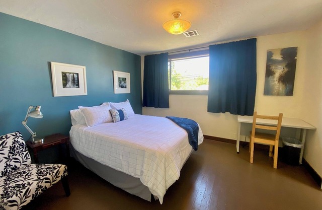 River Suite - The Annex, Cozy Suite inside historic home