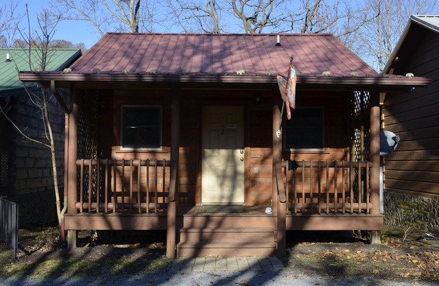 River Trail Cabin #2 Cabin on Creeper Trail and Laurel Creek