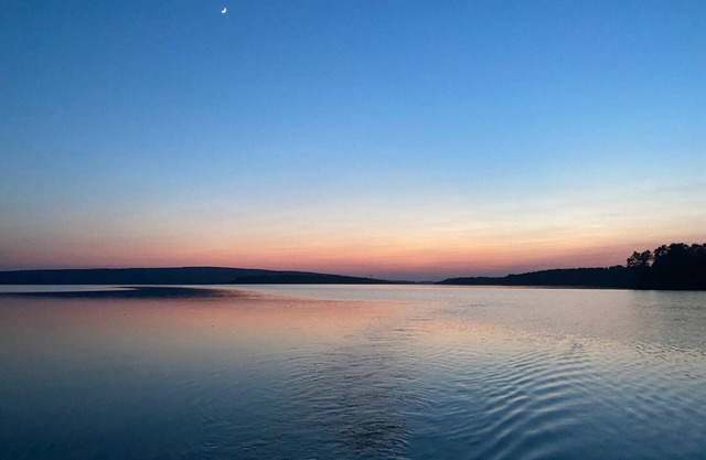 River Valley Lake Getaway
