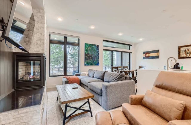 River View Retreat | Central Locale to it All!