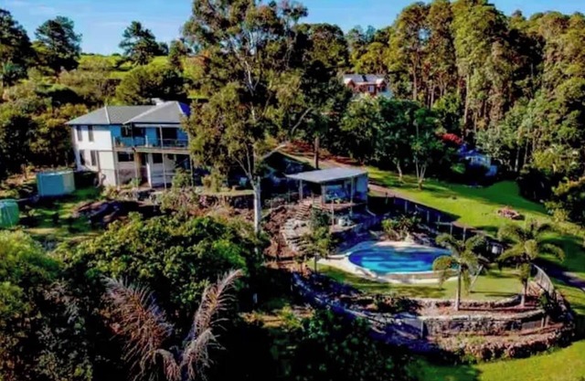 River Views & Retreat, Large Family Home, Pool, Gazebo, Spectacular Views