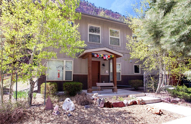 River Walk Haven- Easy Walk to Downtown- Bright & Airy Rooms-Great Reviews!