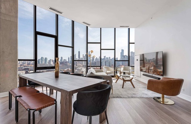 River West 2 Penthouses: Skyline, Group Comfort