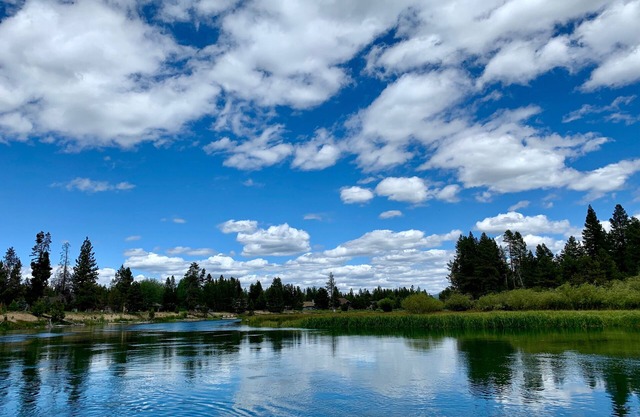 RiverBend House - near Sunriver & Mt Bachelor, community dock & pool, pool table