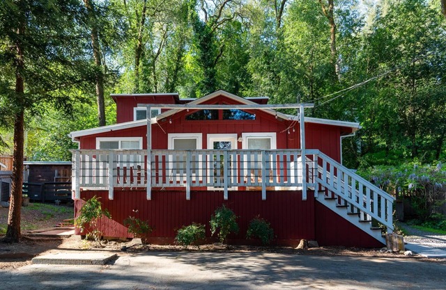 Riverbend Retreat - Complimentary wine tasting at Croix included!