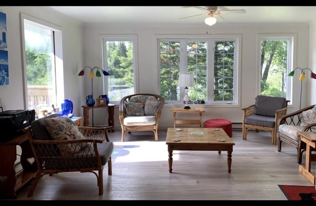 Riverbend Waterfront Cottage