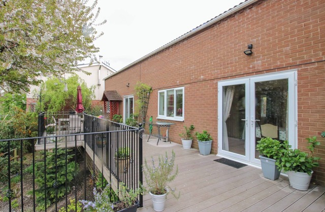 RIVERDALE, pet friendly in Shrewsbury