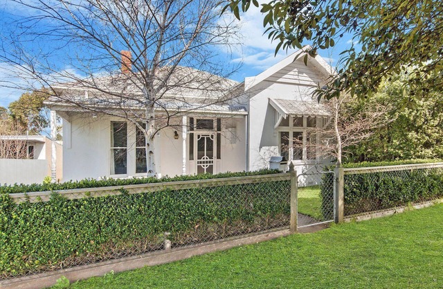 Riverend Regent - Charmingly Central Home With Tastefully Modern Features