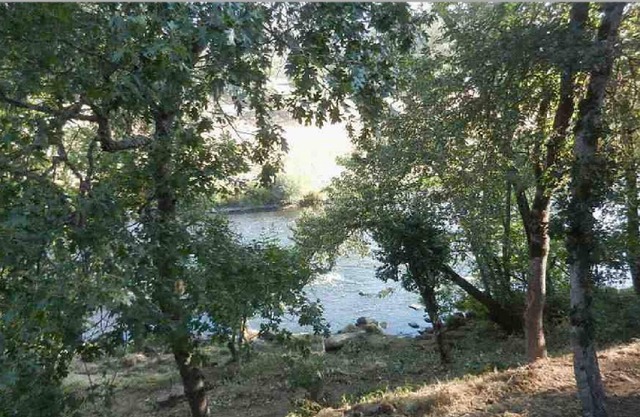 Riverfront 2-Story House Overlooking Rogue River