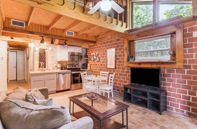 Riverfront Angler's Cabin in Fairhope w/Deck!
