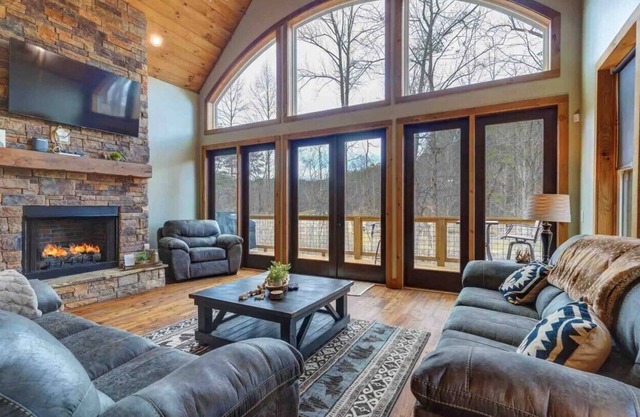 Riverfront Cabin — Hot Tub, Bar, & Fireplace