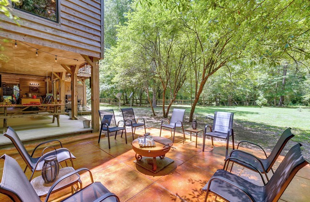 Riverfront Cabin w/Outdoor Oasis in Seminary!