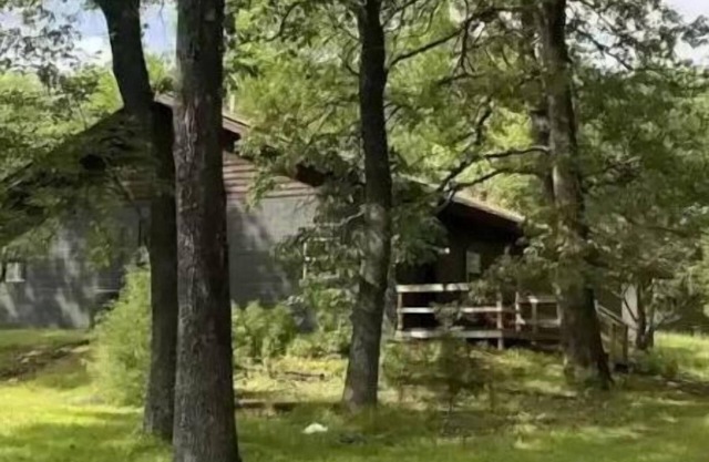 Riverfront Cabin with dock access (Cabin 1)