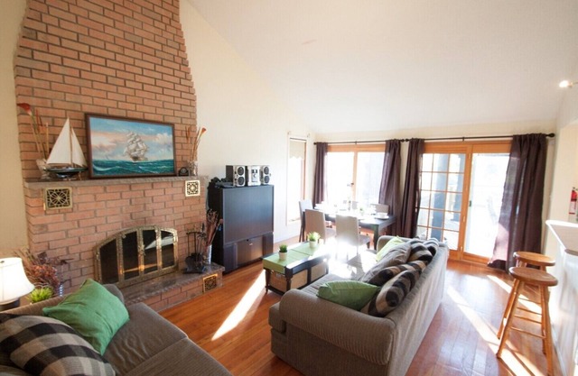 Riverfront cottage - River Road